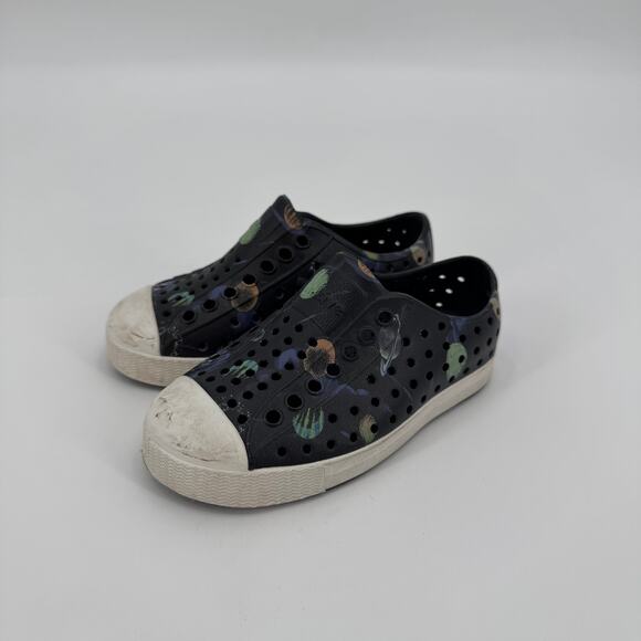 Native Boys Black Jefferson Water Friendly Perforated Slip On Shoes Size C8 - Picture 3 of 9